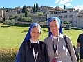 Františka a Klára v Assisi